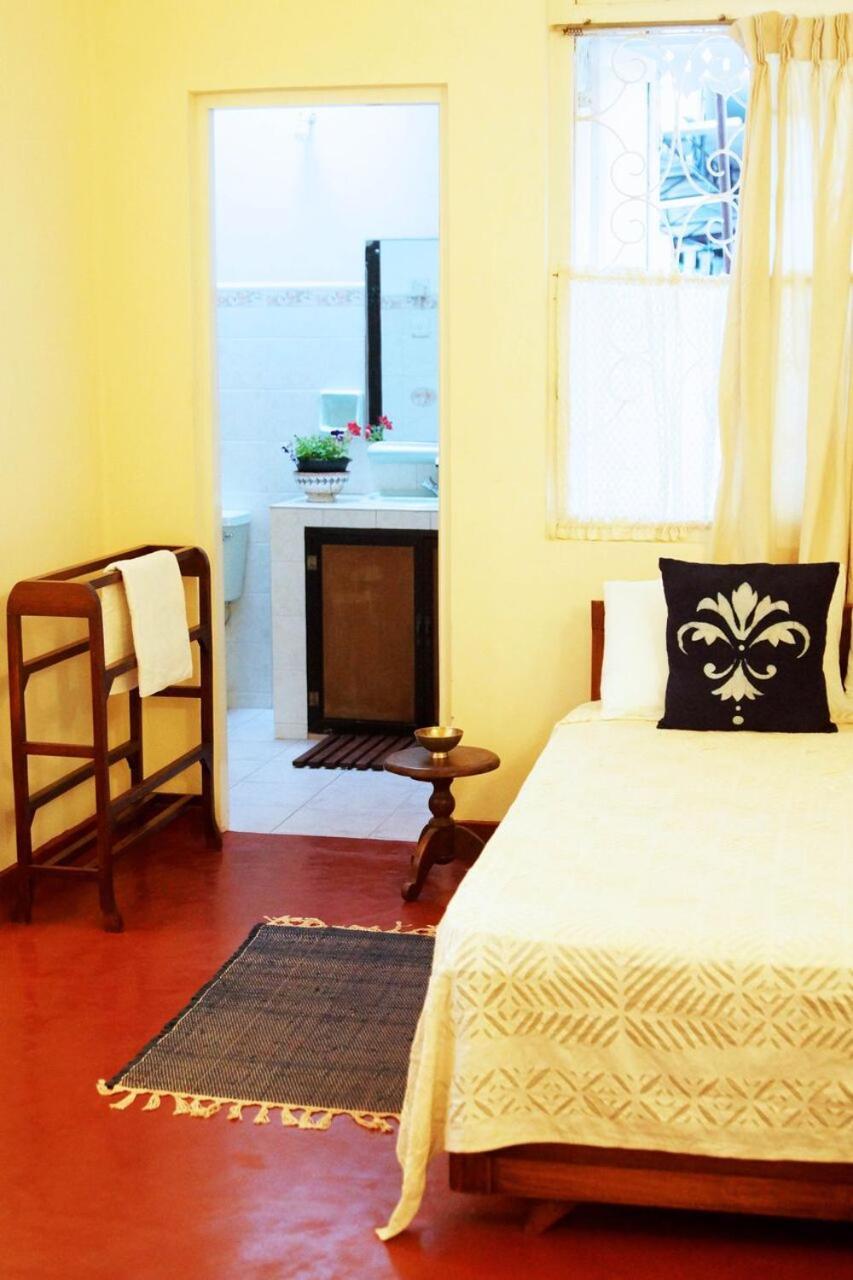 Charming Homestay By The Beach Dehiwala-Mount Lavinia Exterior photo